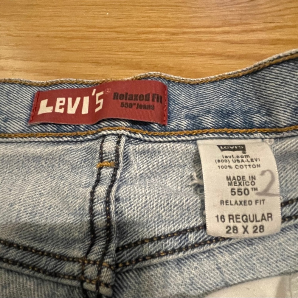 Vintage Levi’s Shorts - Picture 6 of 6